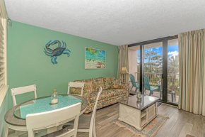 Beach Colony Resort Unit 208, Beautiful Oceanfront Condo, 1 bedroom, 1 bath Perfect for 6